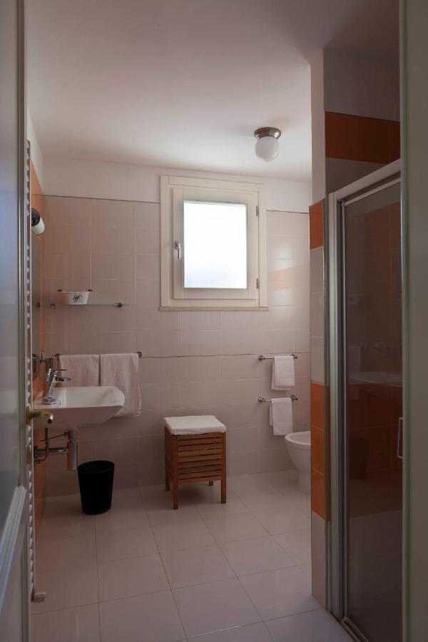 מונטרוני די לצ'ה Villa Urso Bed&Breakfast מראה חיצוני תמונה