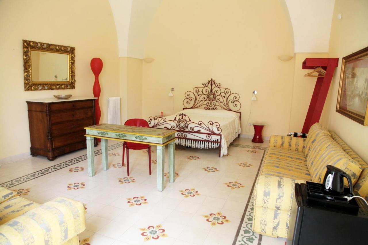 מונטרוני די לצ'ה Villa Urso Bed&Breakfast מראה חיצוני תמונה
