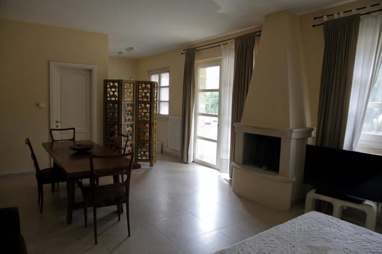 מונטרוני די לצ'ה Villa Urso Bed&Breakfast מראה חיצוני תמונה