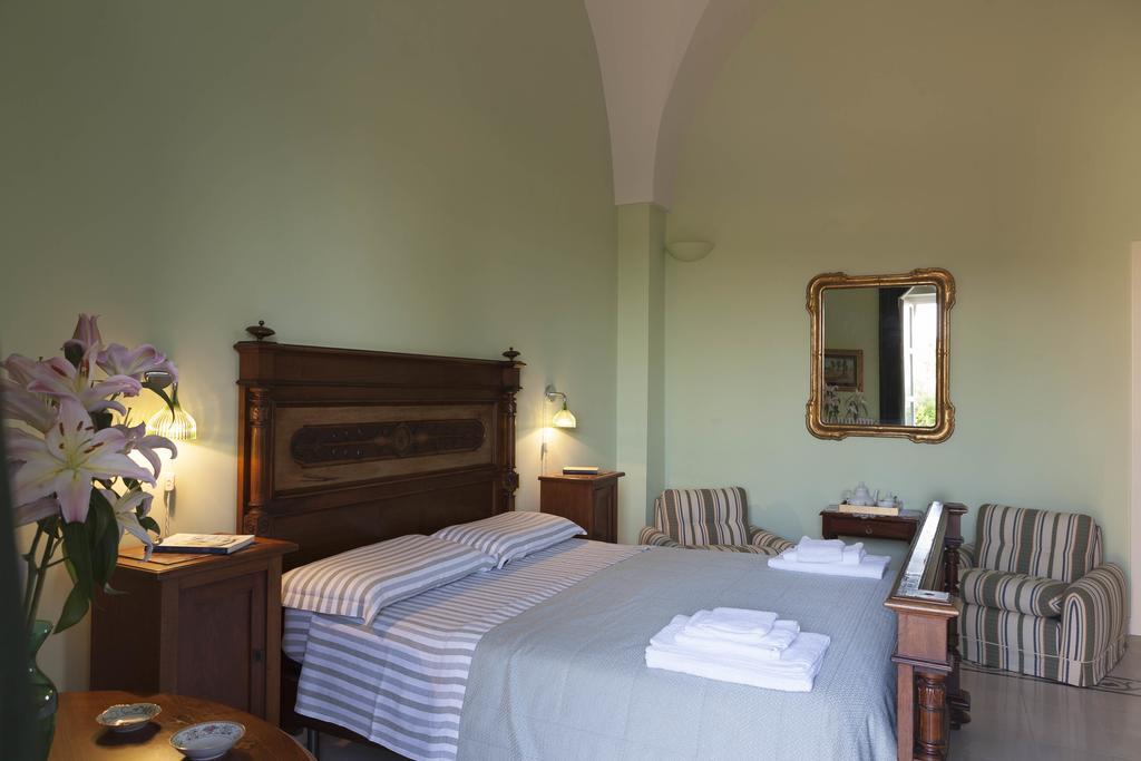 מונטרוני די לצ'ה Villa Urso Bed&Breakfast מראה חיצוני תמונה